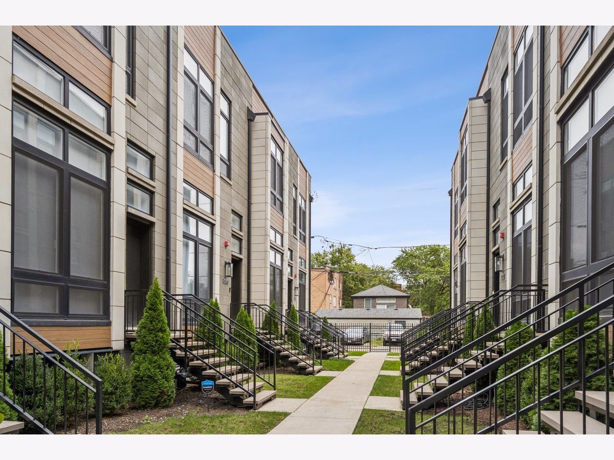  For Sale Chicago Illinois, 6209 Ellis Avenue