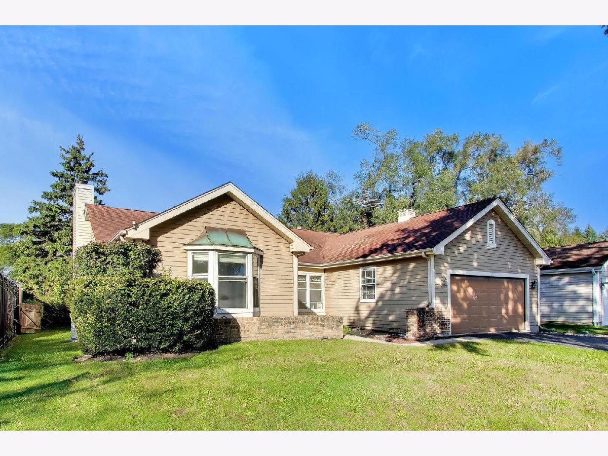  For Sale Wheeling Illinois, 1110 Honeysuckle Drive