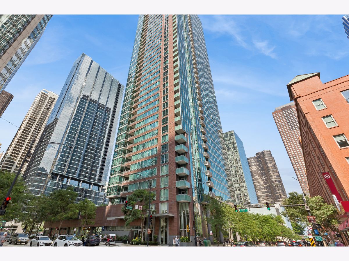  For Sale Chicago Illinois, 505 Mcclurg Court