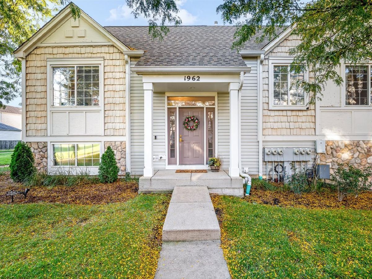 Townhomes For Rent Coves Of Harbor Springs Aurora Illinois, 1962 Middlebury