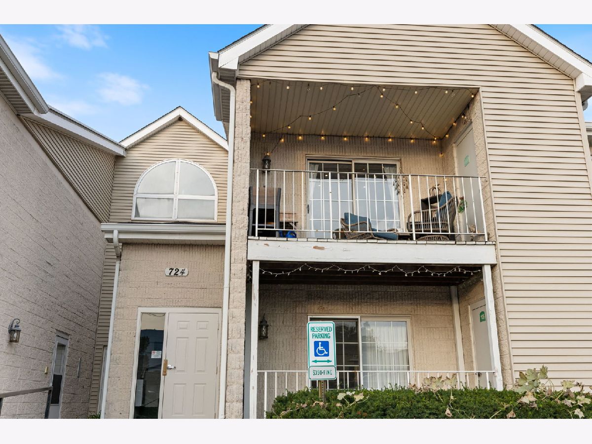 Condominiums For Sale Legends Carol Stream Illinois, 724 Gary Avenue