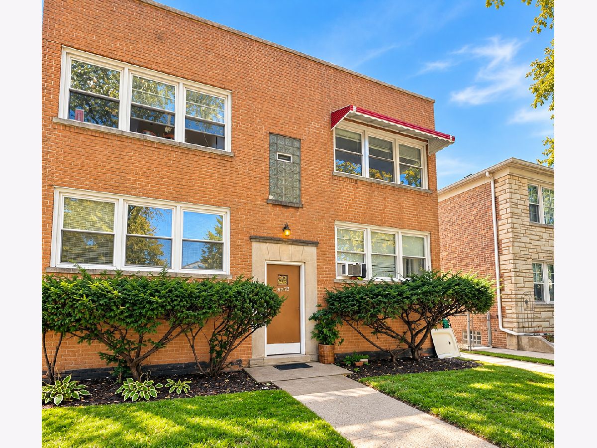  For Sale Chicago Illinois, 2823 Balmoral Street