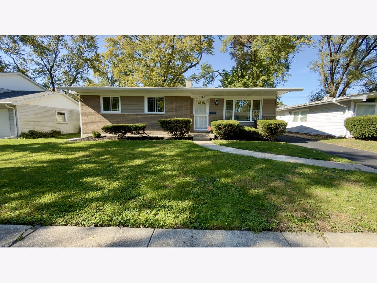 For Sale South Holland Illinois, 15722 Woodlawn East Avenue