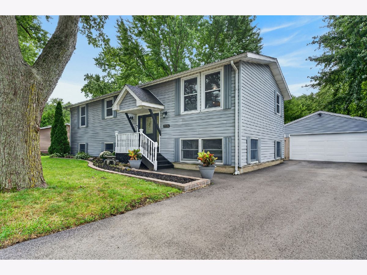  For Sale Batavia Illinois, 1521 Surrey Road