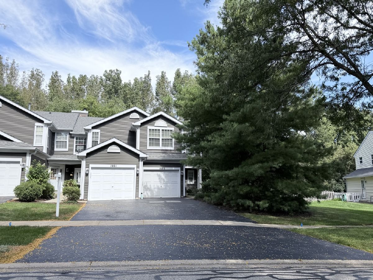  For Sale Batavia Illinois, 1691 Haines Drive