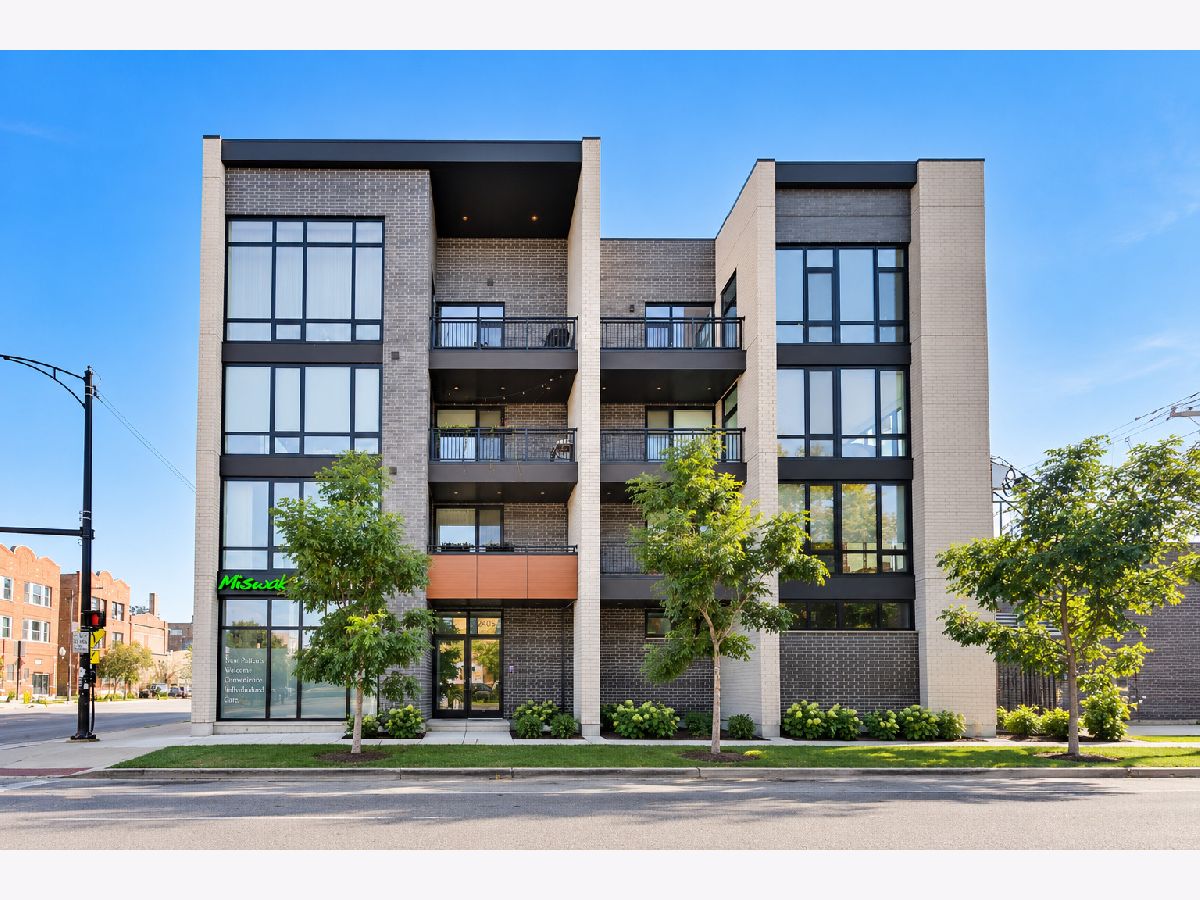  For Sale Chicago Illinois, 2405 Iowa Street