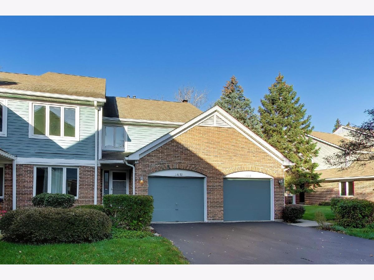 Townhomes & Condos & Homes For Sale Arlington On The Ponds Arlington Heights Illinois, 1671 Courtland Drive