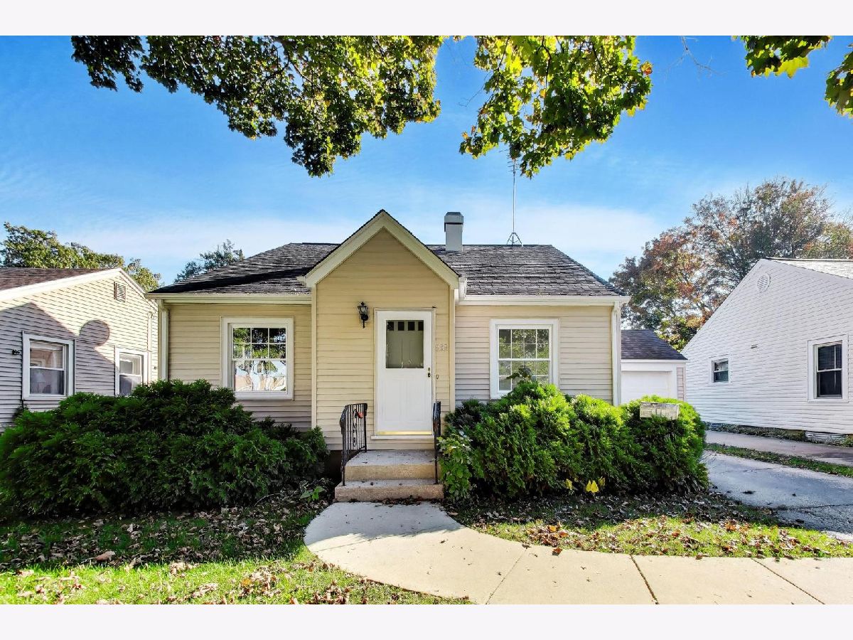  For Sale Elgin Illinois, 225 Aldine Avenue