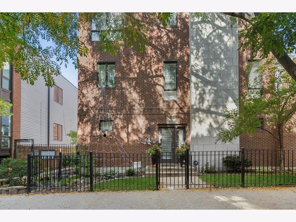  For Sale Chicago Illinois, 1742 Diversey Parkway