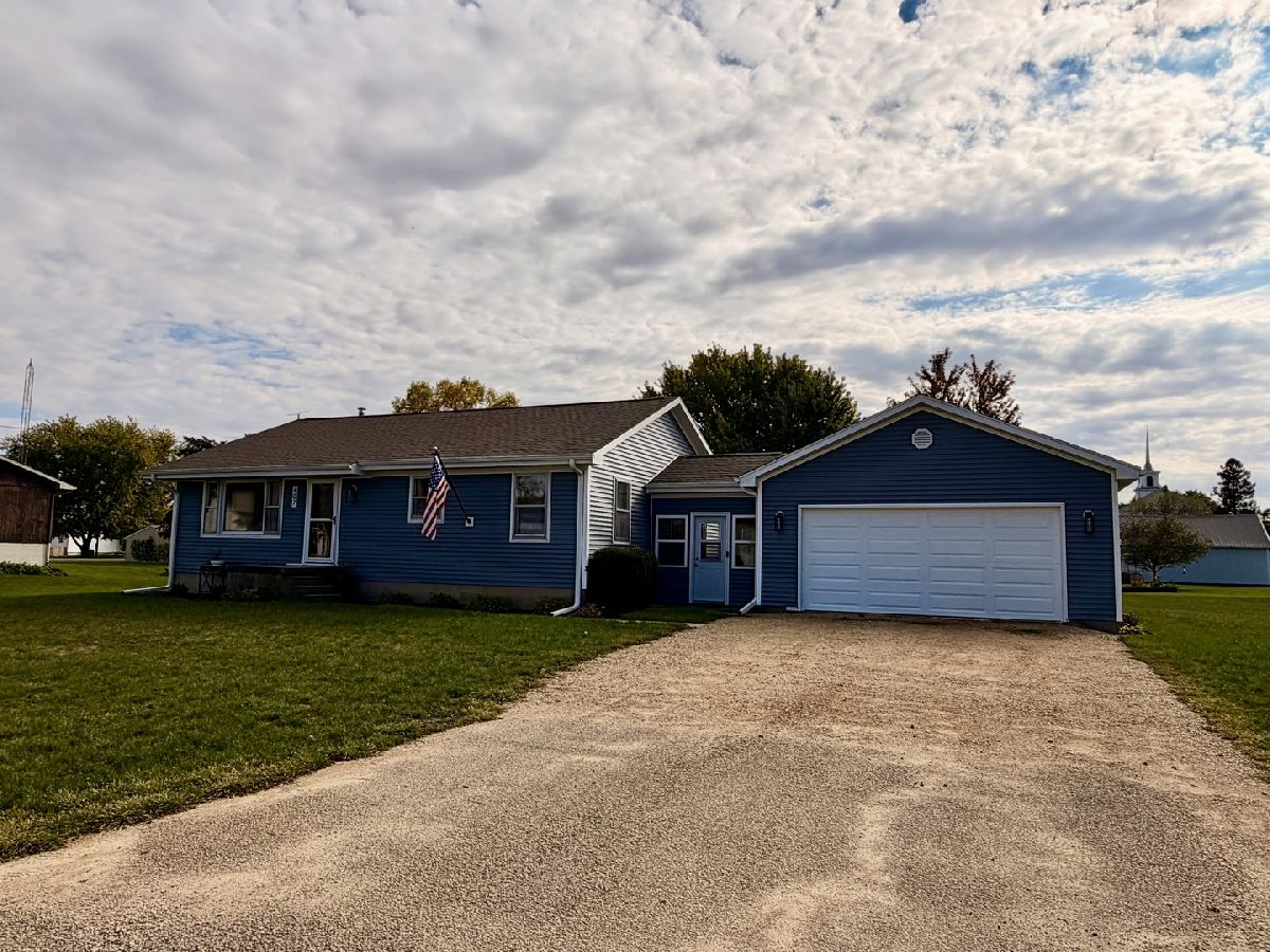  For Sale Sublette Illinois, 407 Santee Street