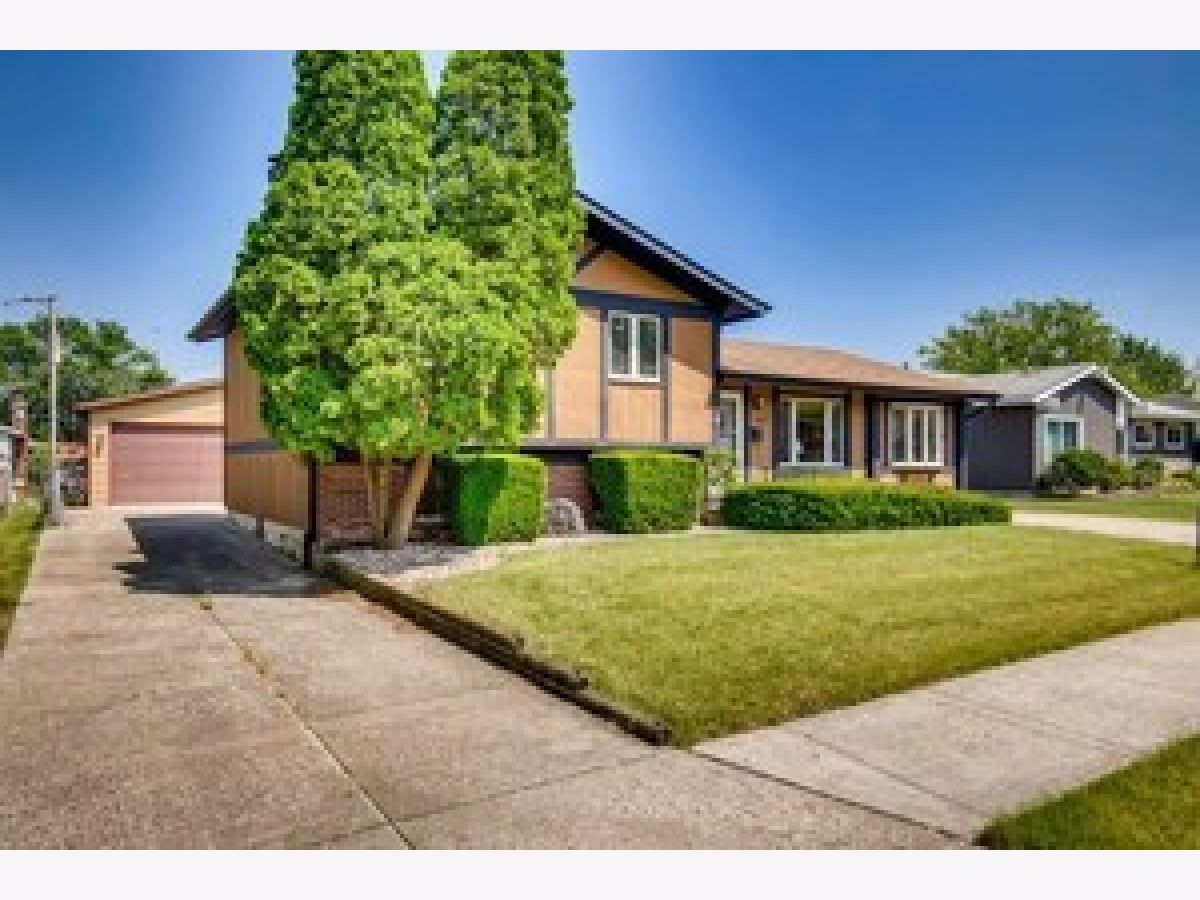  For Sale Oak Forest Illinois, 16819 Meadowdale Drive