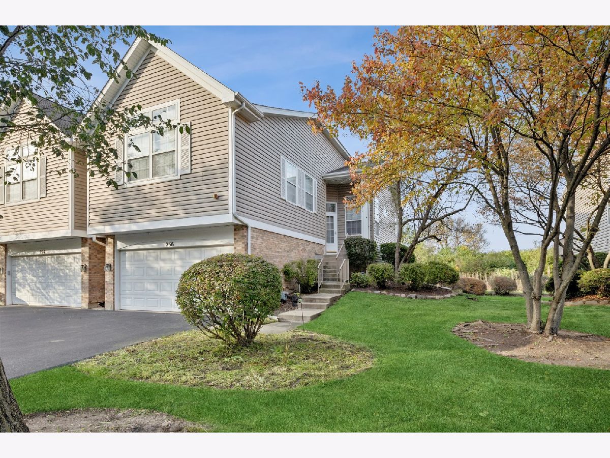  For Sale Wheeling Illinois, 256 Prairie View Lane