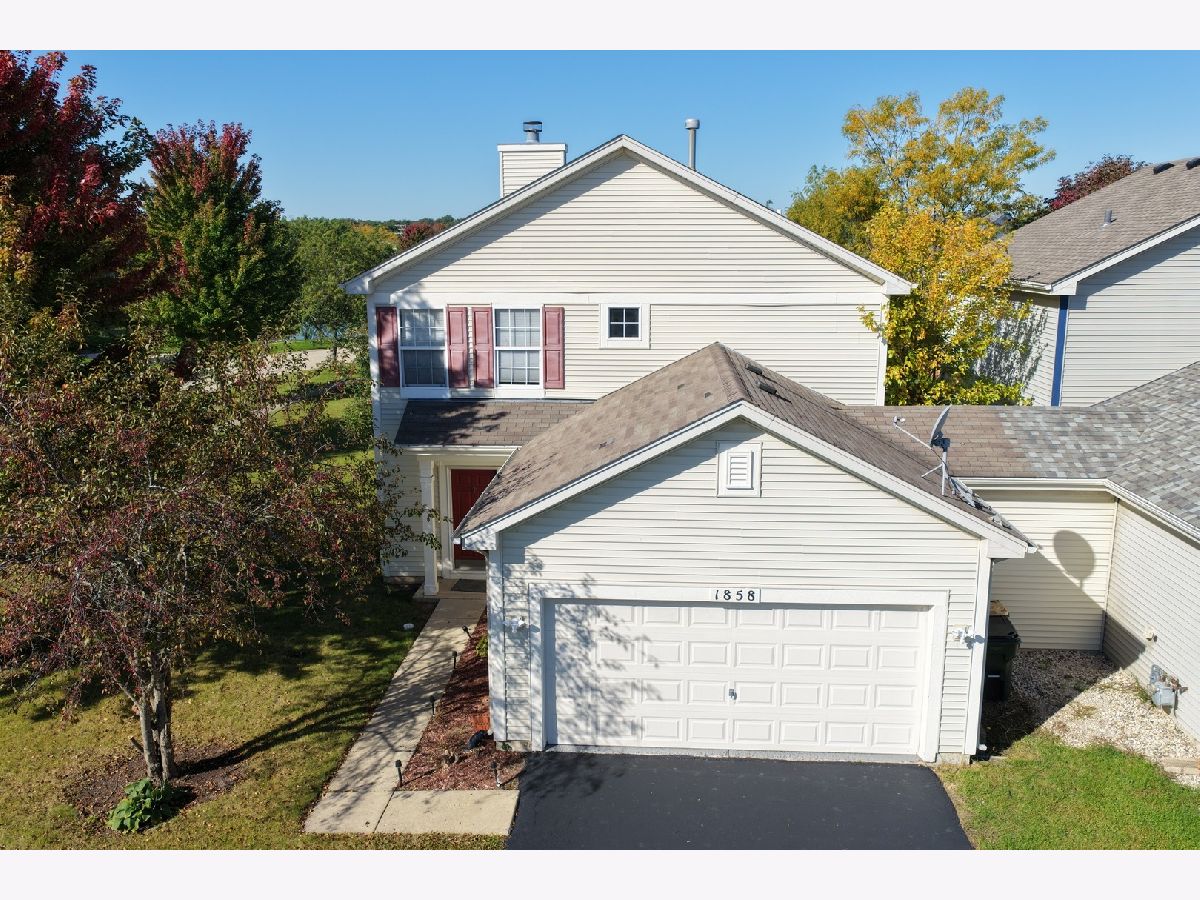  For Sale Round Lake Illinois, 1858 Fallbrook Drive