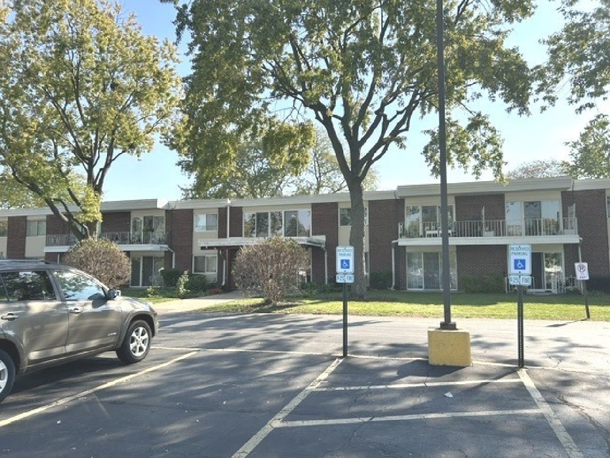  For Sale Wheeling Illinois, 127 Wolf Road