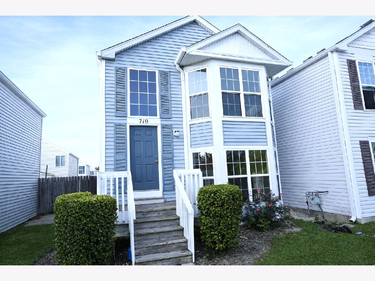  For Sale Aurora Illinois, 710 Four Seasons Boulevard