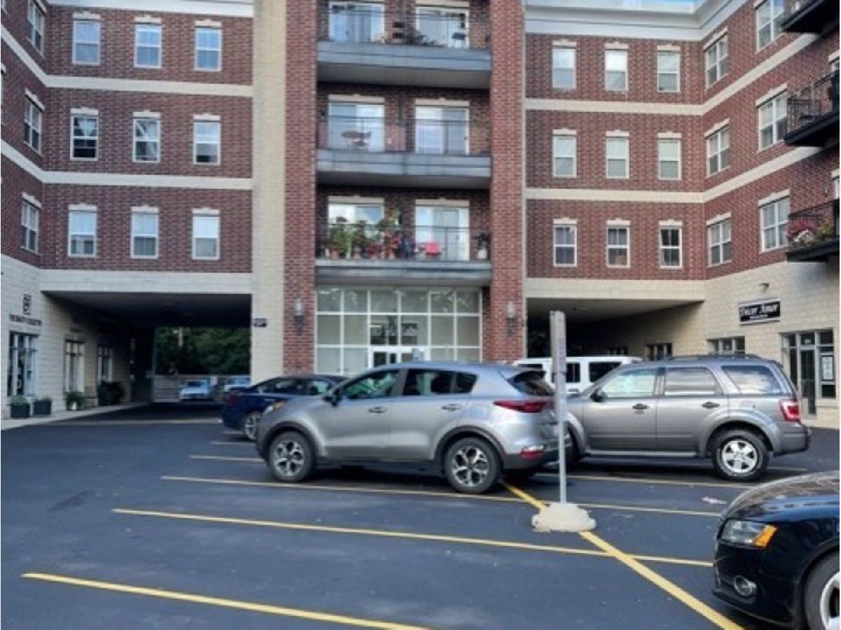 Condominiums For Rent Lake Center Place Grayslake Illinois, 10 Lake