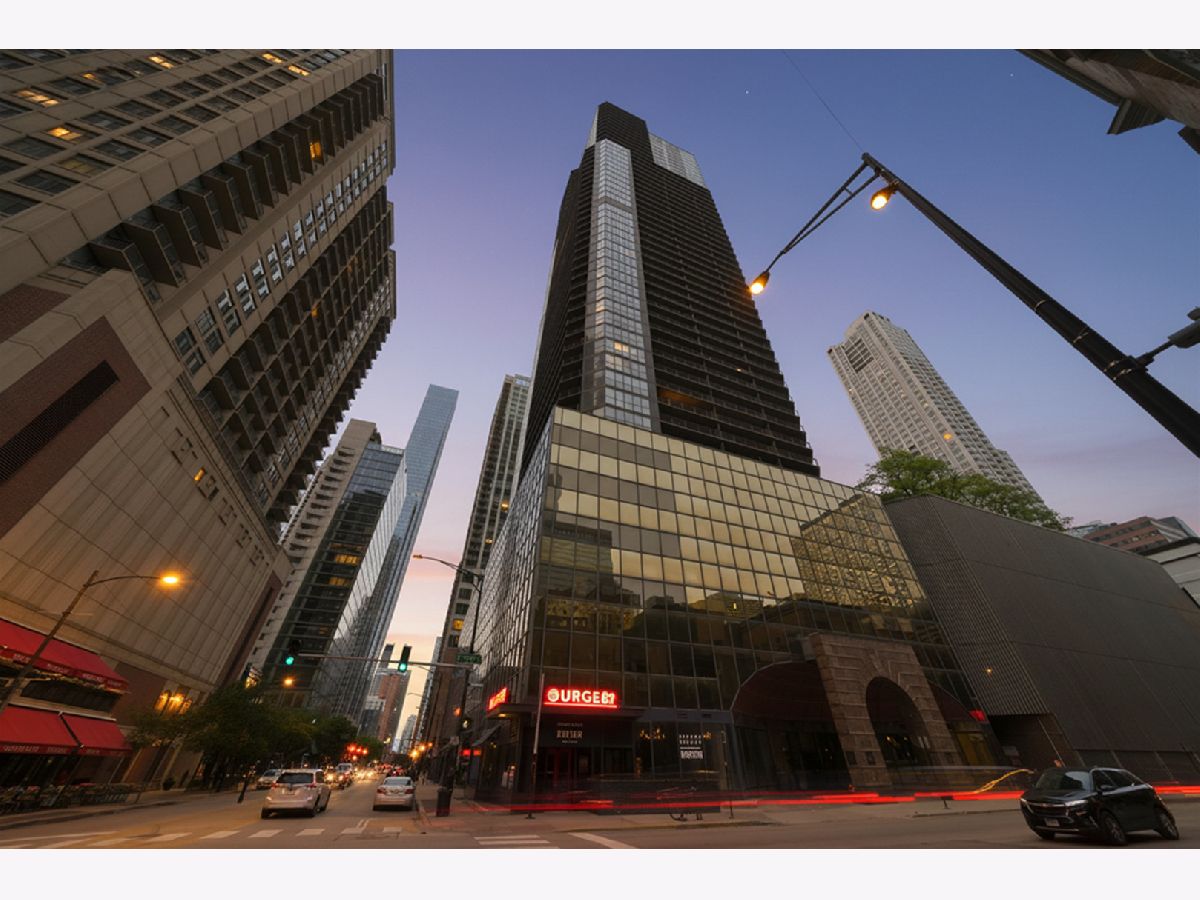  For Sale Chicago Illinois, 10 Ontario Street