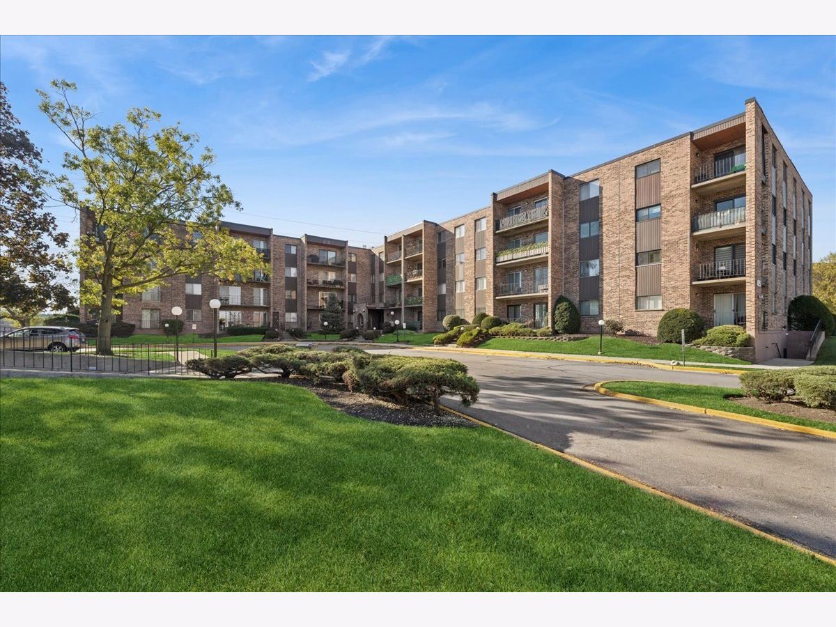  For Sale Mount Prospect Illinois, 625 Huntington Commons Road