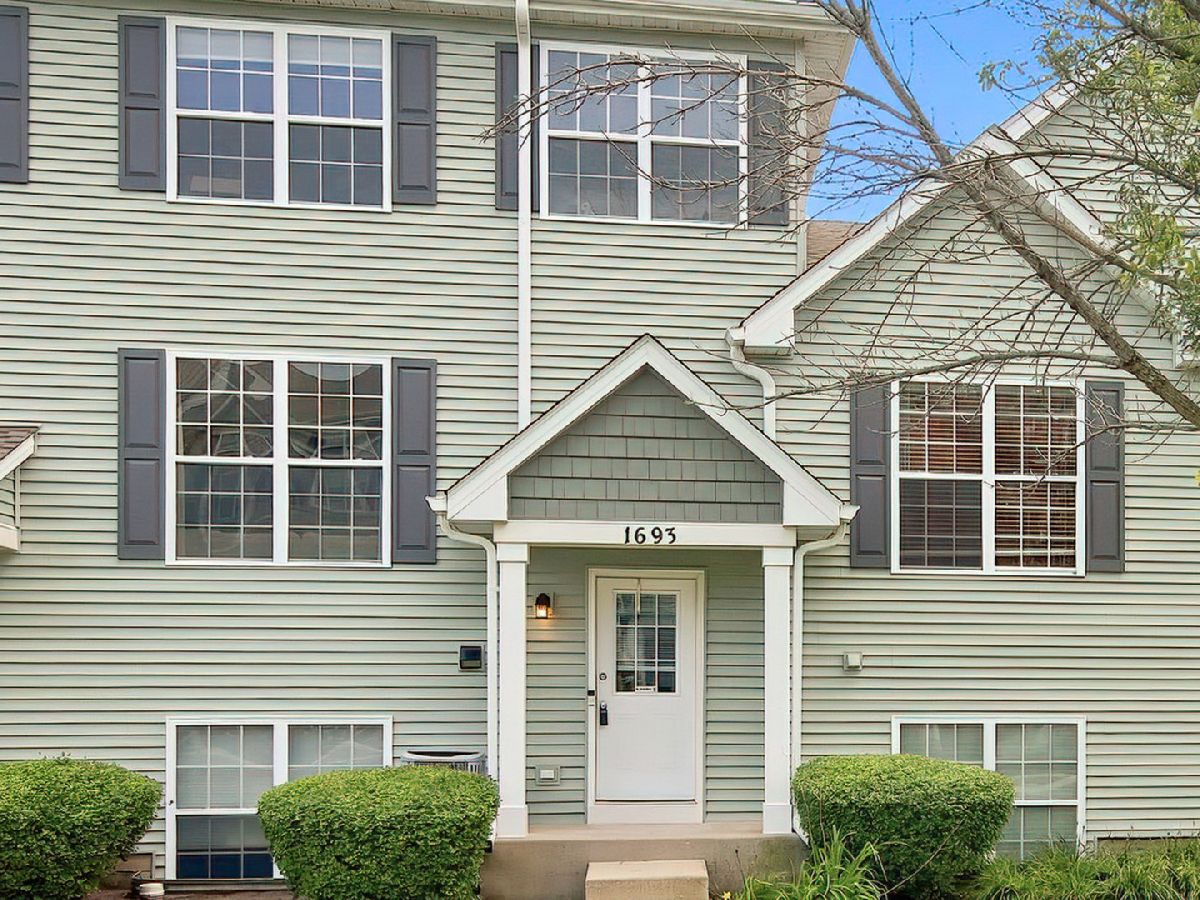 For Sale Round Lake Illinois, 1693 Turtle Creek Lane