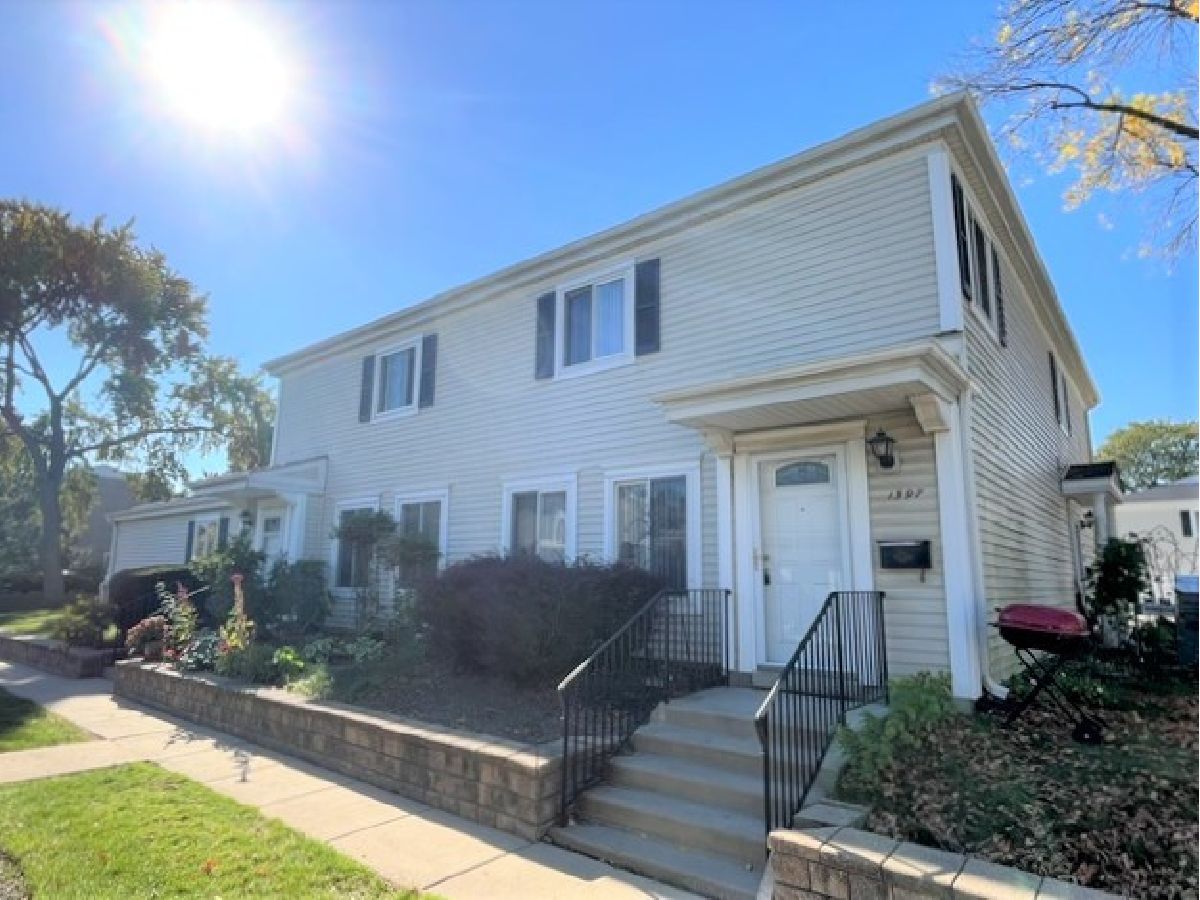 Townhomes & Condos For Sale Quincy Park Prospect Heights Illinois, 1397 Quaker Lane