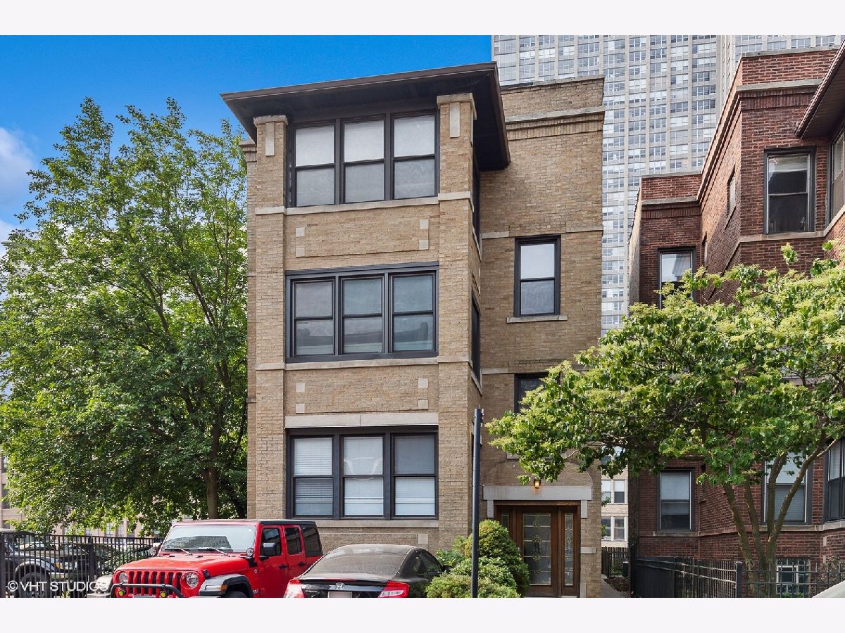  For Sale Chicago Illinois, 645 Bittersweet Place