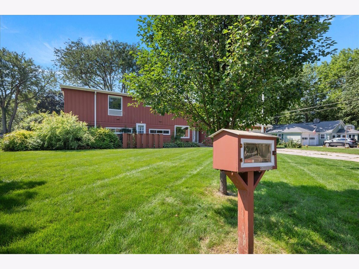 Homes For Sale Country Club Estates Aurora Illinois, 303 Central Avenue