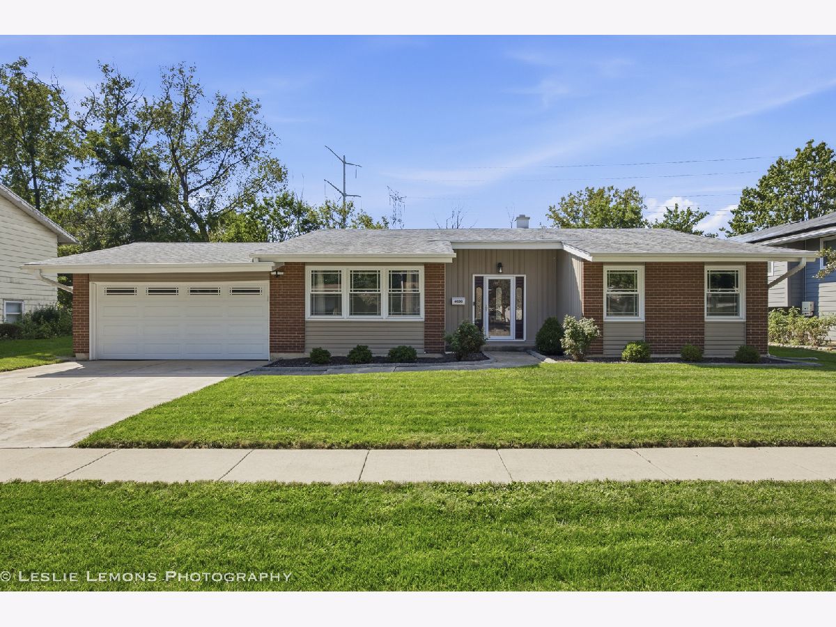  For Sale Woodridge Illinois, 6020 Tyler Drive