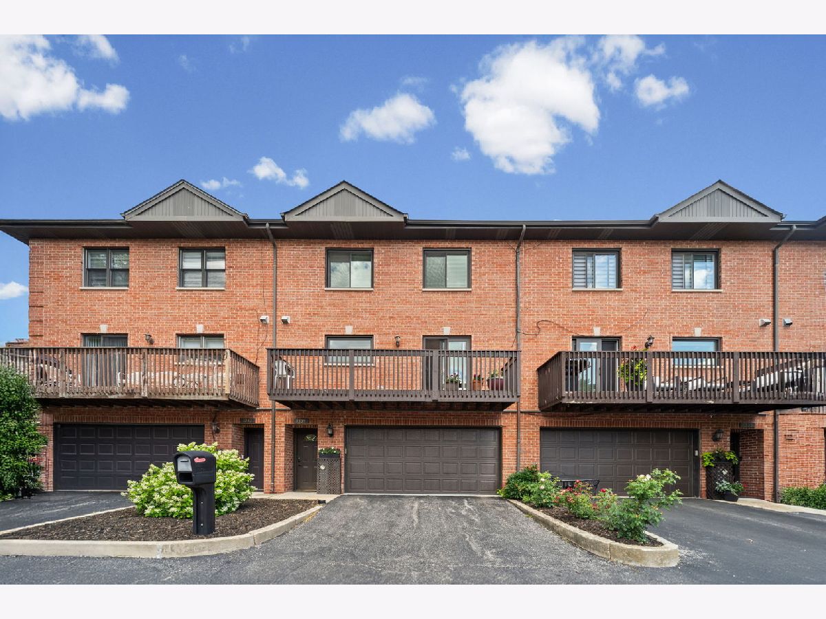 Townhomes For Sale Crown Point Villas Arlington Heights Illinois, 1339 Central Road