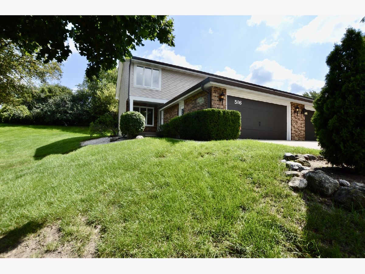 Condos & Townhomes & Homes For Sale Waters Edge Mchenry Illinois, 516 Thornwood Drive