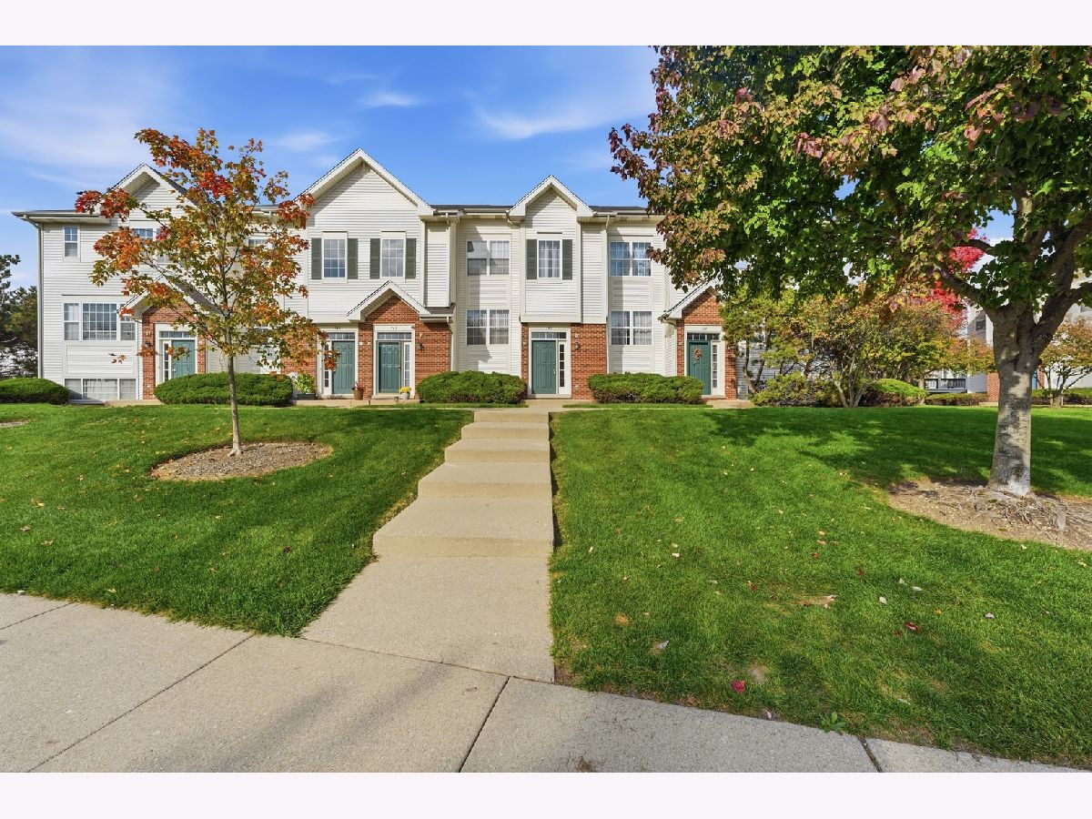  For Sale Wheeling Illinois, 747 River Walk Drive