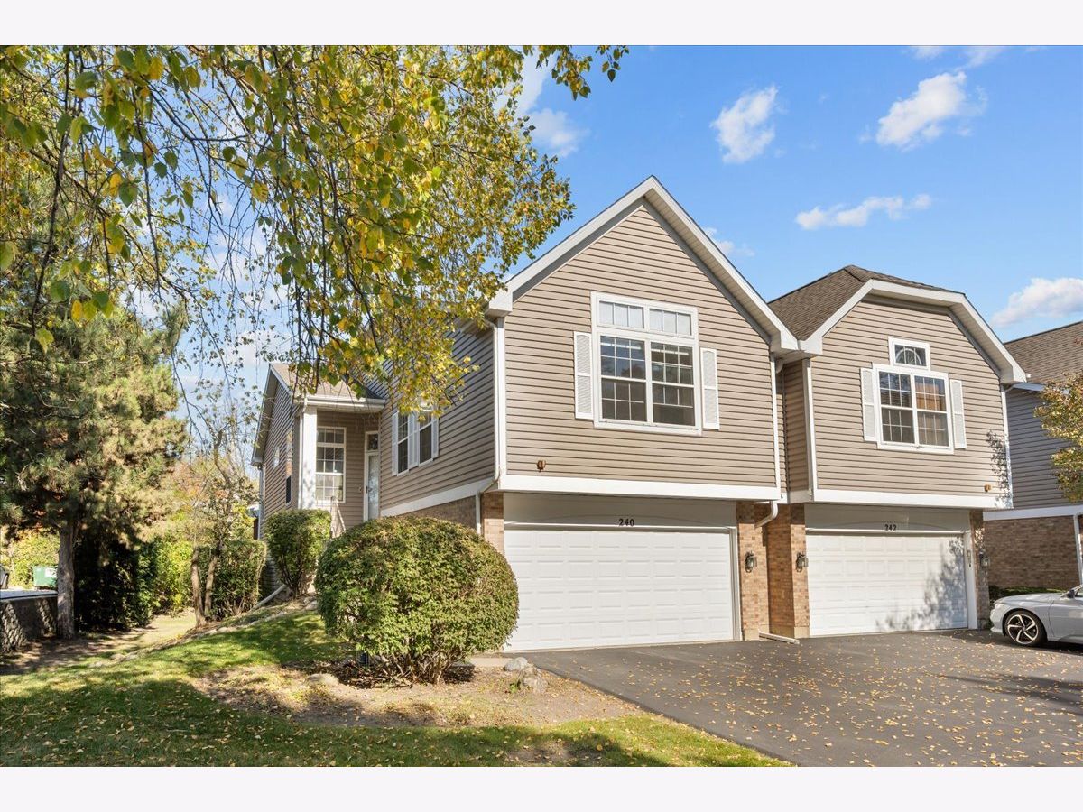  For Sale Wheeling Illinois, 240 Prairie View Lane