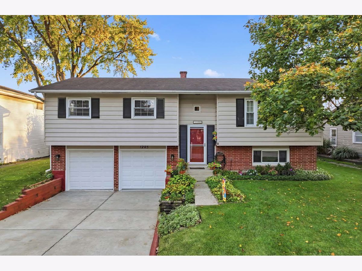  For Sale Mount Prospect Illinois, 1205 Ironwood Drive